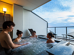 「ゆっくり11時レイトアウト！」＜飲み放題付＞天空の露天風呂付客室　特別会席＆選べる朝食！夕食個室確約